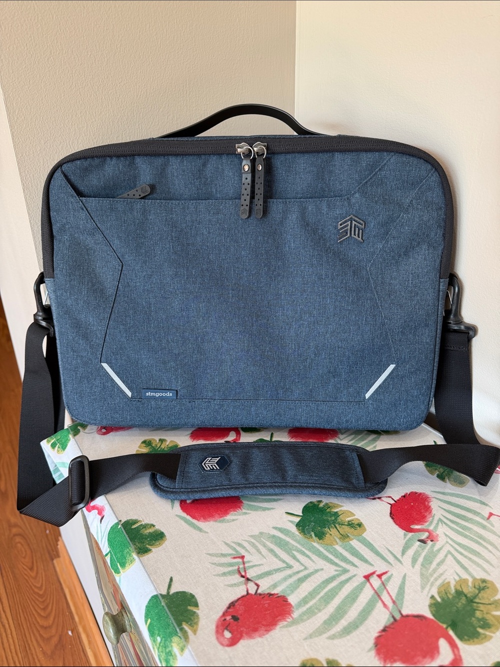 STM Australia Laptop Case With Removable Shoulder Strap NWOT